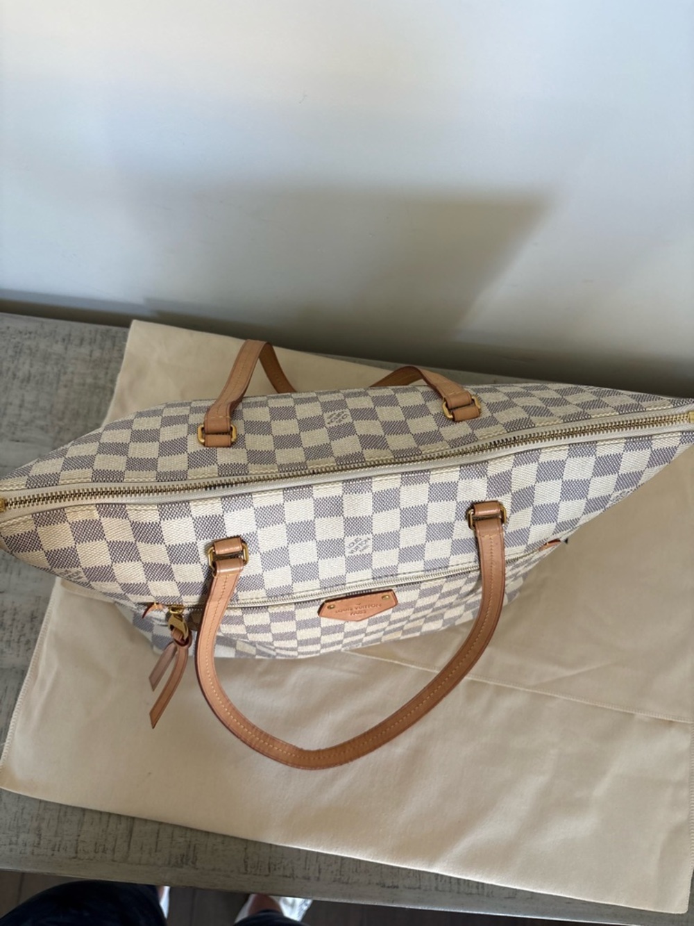 Louis Vuitton Damier Azur Totally MM Tote – Authentic w/ Receipt, Lock & Keys - Picture 8 of 13